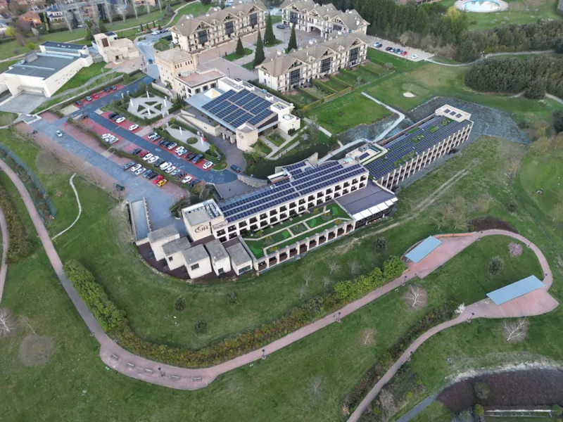 Complejo de Castillo Gorraiz con fotovoltaica