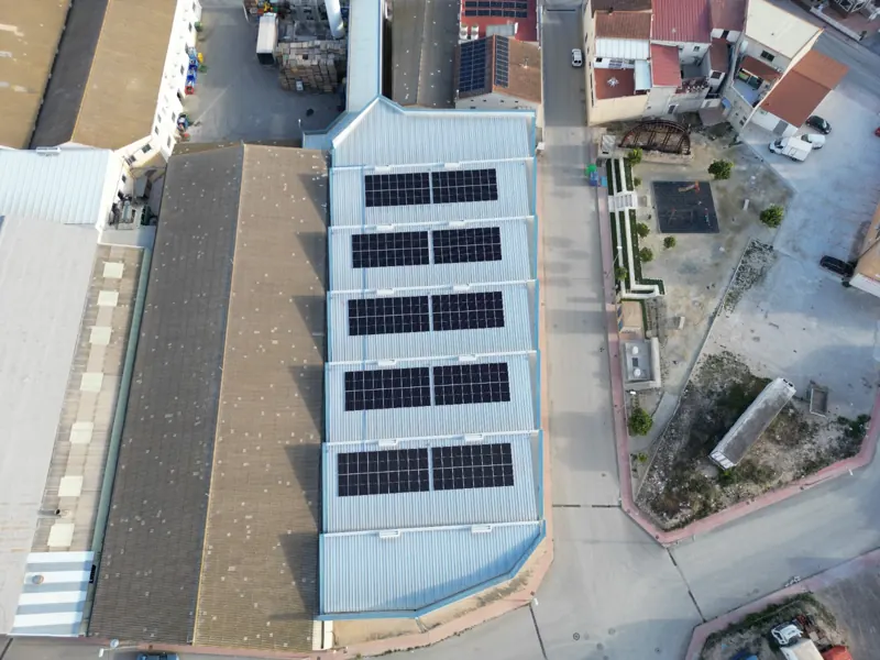 Nave de Pedro Guillén Gomariz con fotovoltaica