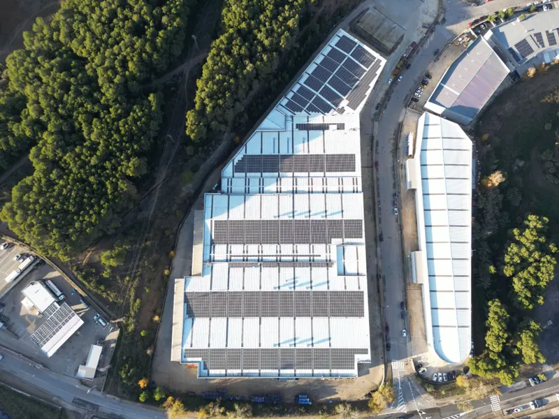 Nave de Schnellecke en Barcelona con fotovoltaica