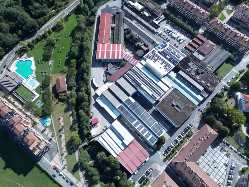 Naves de Soraluce Hermanos con fotovoltaica